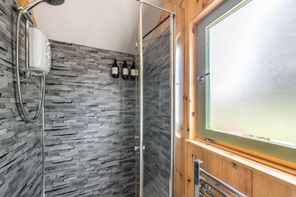 Spinney Retreats - 2 X Unique Shepherds Huts Dog Friendly Northampton Exteriör bild