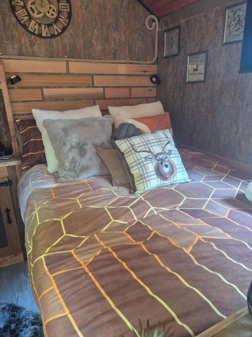 Spinney Retreats - 2 X Unique Shepherds Huts Dog Friendly Northampton Exteriör bild