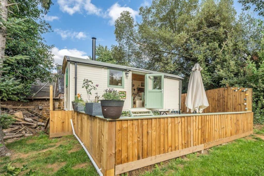 Spinney Retreats - 2 X Unique Shepherds Huts Dog Friendly Northampton Exteriör bild