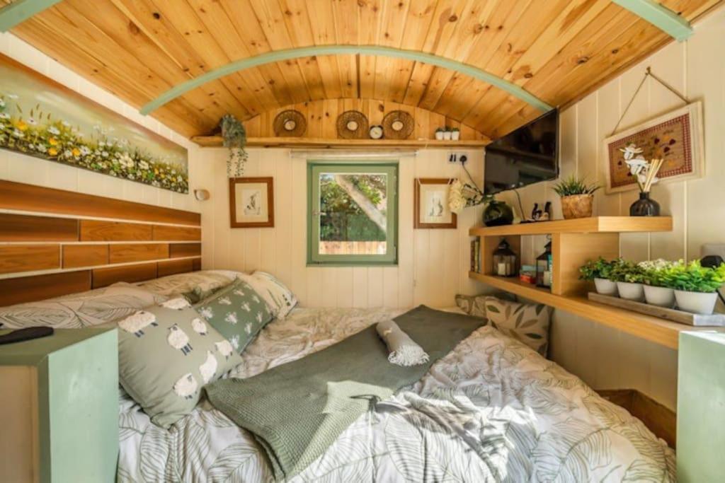 Spinney Retreats - 2 X Unique Shepherds Huts Dog Friendly Northampton Exteriör bild