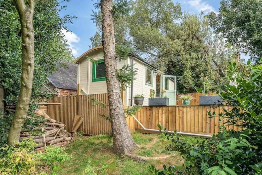 Spinney Retreats - 2 X Unique Shepherds Huts Dog Friendly Northampton Exteriör bild