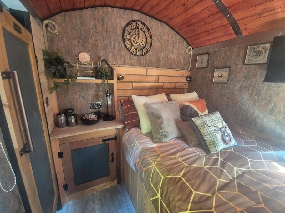 Spinney Retreats - 2 X Unique Shepherds Huts Dog Friendly Northampton Exteriör bild